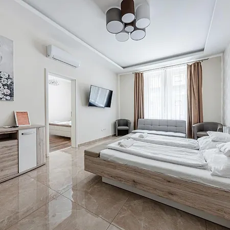 Marble Royal & Studio- Near The Park Apartment Budapest